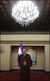 Honduras' interim President Roberto Micheletti delivers a speech at the presidential palace in Tegucigalpa, Thursday, Oct. 29, 2009. Micheletti said on Thursday he was ready to sign an agreement to resolve Honduras' political crisis. (AP Photo/Arnulfo Franco)